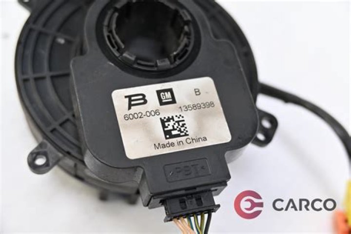 Video Of Robert Cartier From Big Apple Alberta Rescuing A Cat Gains Widespread Attention - SarkariResult