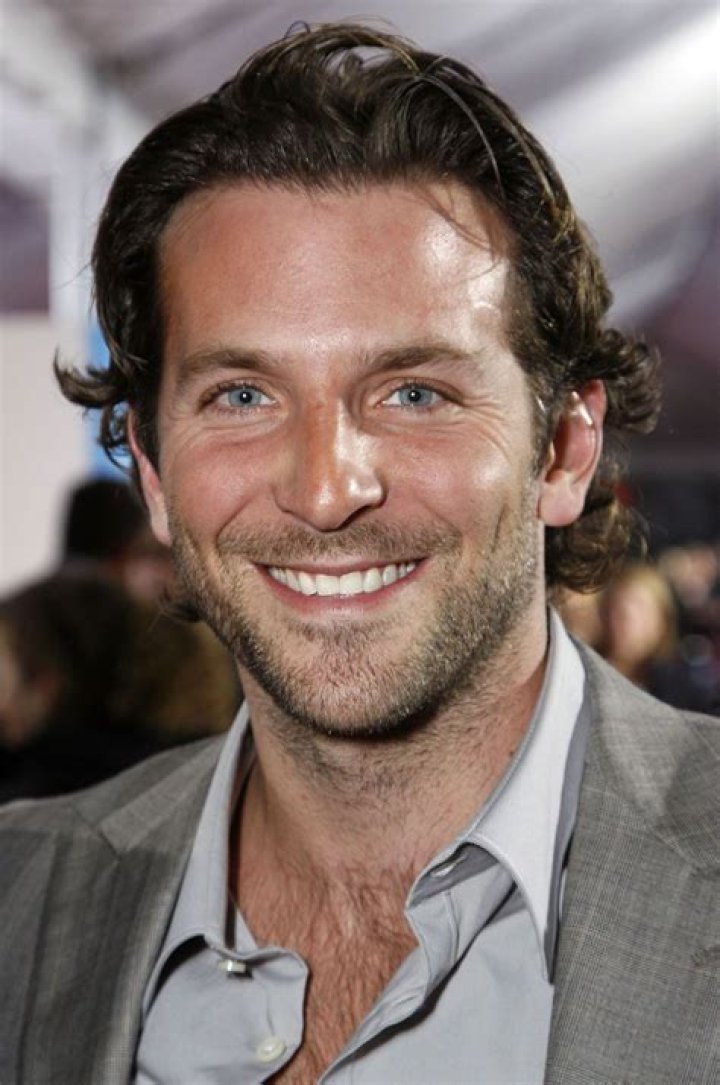 Bradley Cooper Height, Weight, Body Measurements, Shoe Size