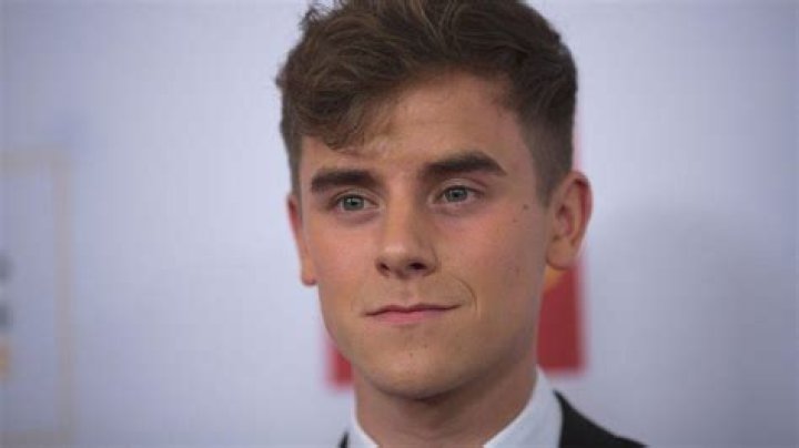 Connor Franta Height, Weight, Body Measurements, Shoe Size