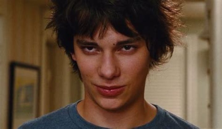 Devon Bostick Height, Weight, Measurements, Shoe Size