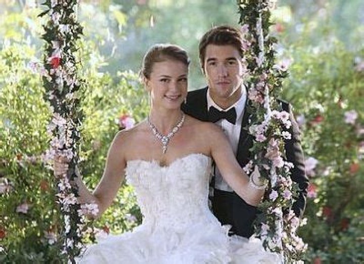 Emily VanCamp engaged to Josh Bowman; Soon to get married?