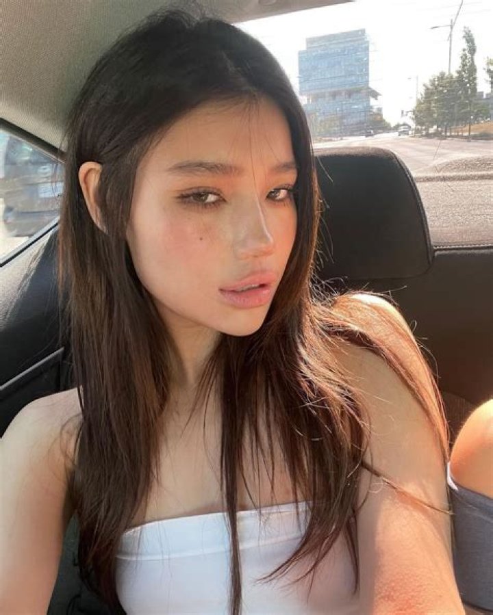 Who Is Hannah Kae? An Insider To Her Age, FanFix, Love Life, Net Worth, And More