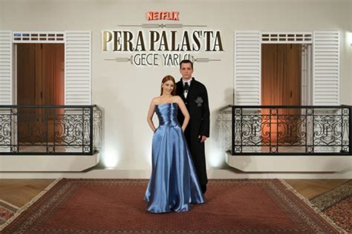 Hazal Kaya Height, Weight, Body Measurements, Bra Size, Shoe Size