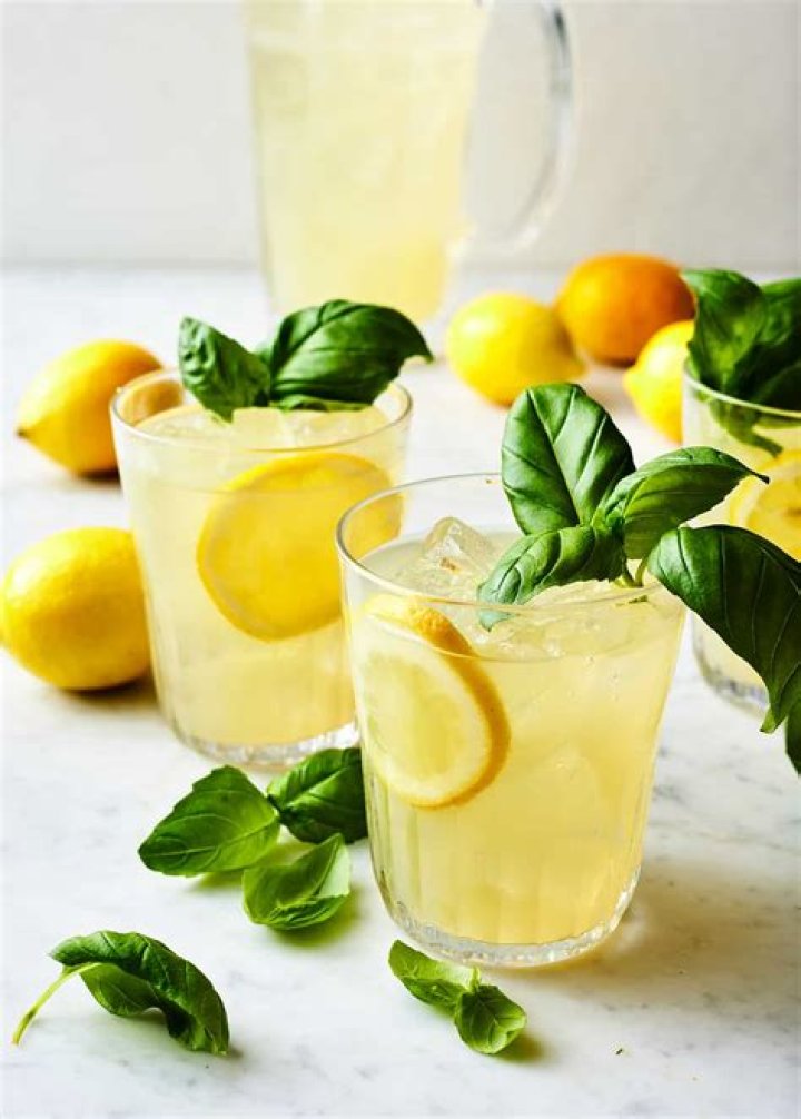 Easy Homemade Lemonade - Celebrating Sweets