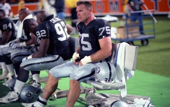 Howie Long NFL Icon – All About His Net Worth & Accomplishments