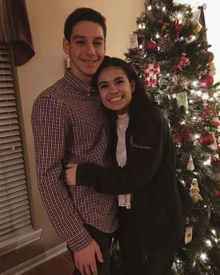 Jazzy Anne Wiki: Age 16 Dating A Boyfriend? Net worth, Parents, & Brothers