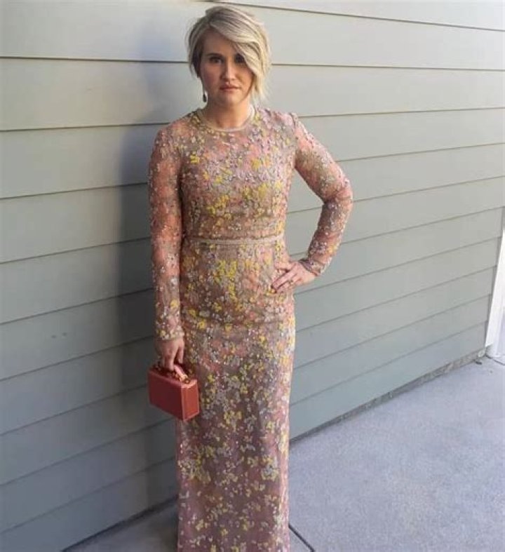 Jillian Bell Height, Weight, Measurements, Bra Size, Shoe Size