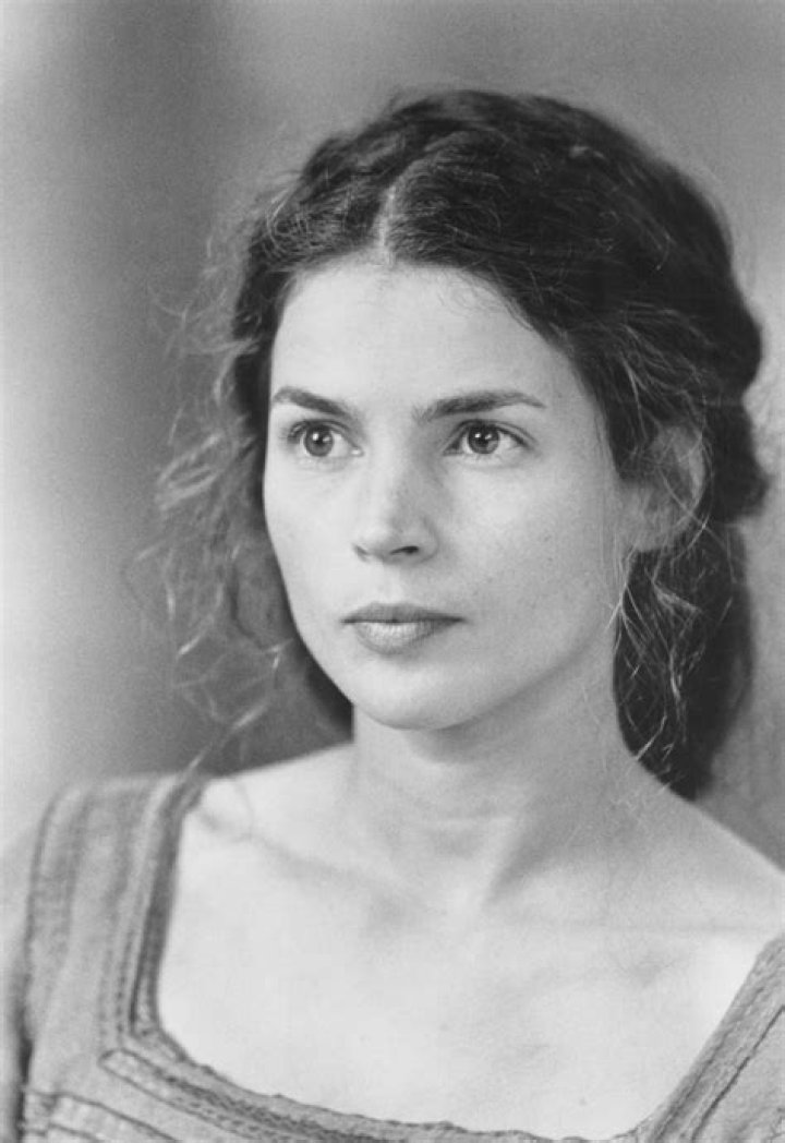 Julia Ormond Height, Weight, Measurements, Bra Size, Shoe Size