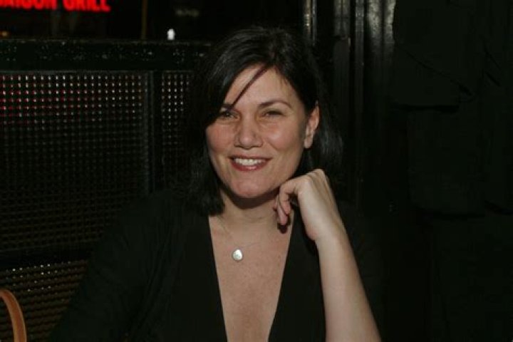 Linda Fiorentino Height, Weight, Body Measurements, Bra Size, Shoe Size