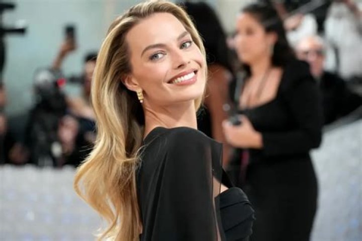 Margot Robbie Height, Weight, Measurements, Bra Size, Shoe Size