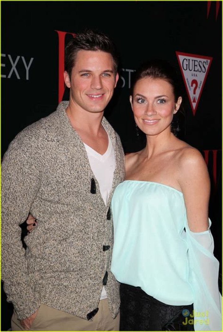 Matthew Lanter Married His Longtime Girlfriend turned wife, Angela Stacy!