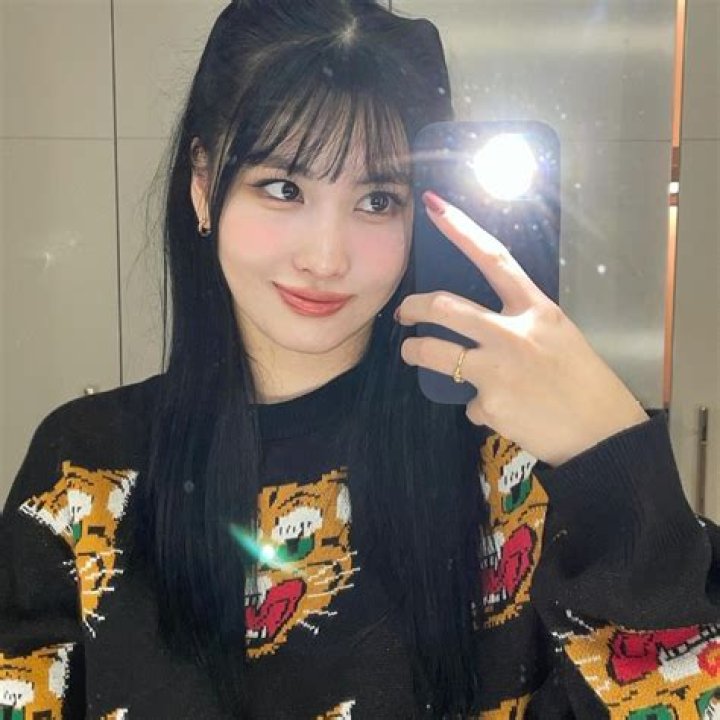 Twice Momo’s Beauty Secrets: From Glossy Skin To Experimental Makeup