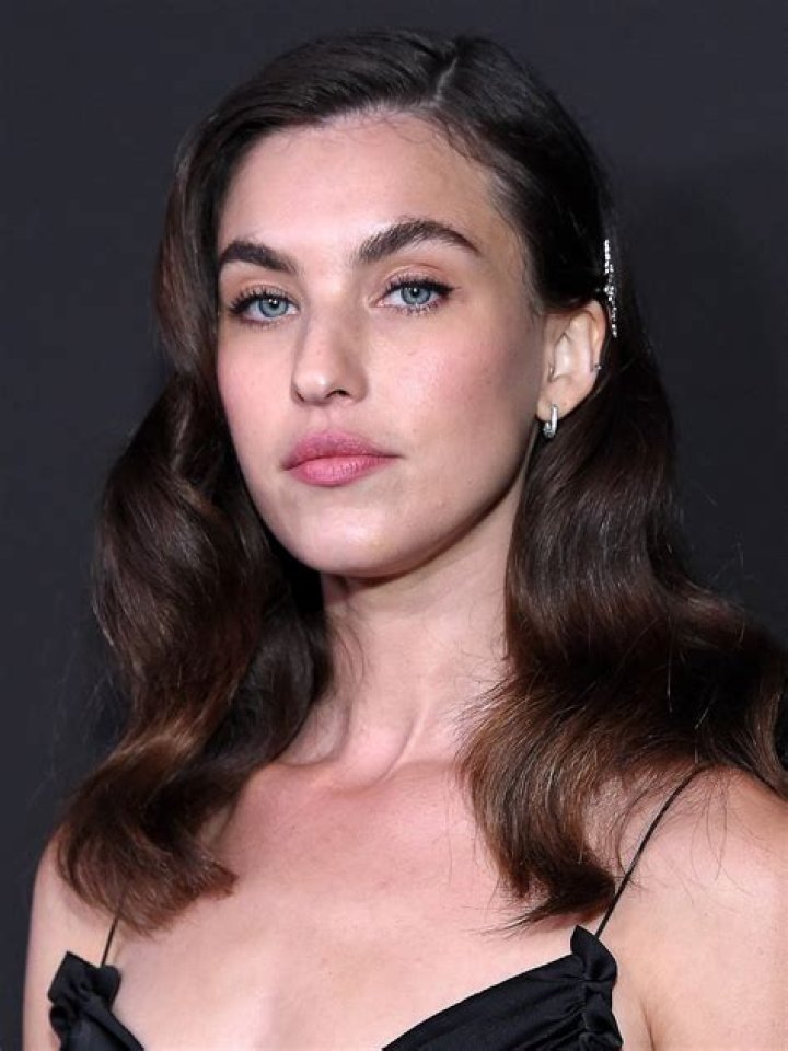 Rainey Qualley Height, Weight, Measurements, Bra Size, Shoe Size