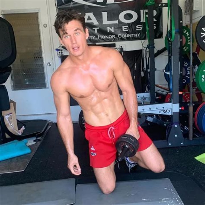 Tyler Cameron Bio, Dating, The Bachelorette, Net Worth, Modeling
