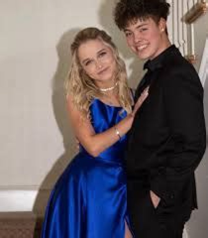 Is the cover artist turned singer Zach Herron dating someone or still single?