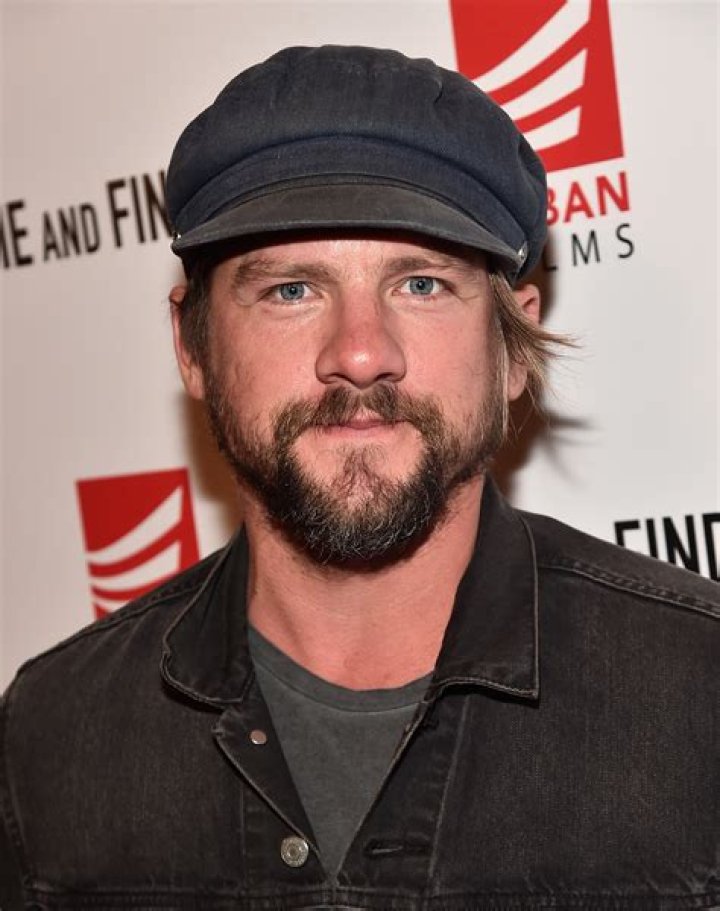 Happy Endings' Actor Zachary Knighton's Not So Happy Married Life and Net Worth |Thecelebscloset